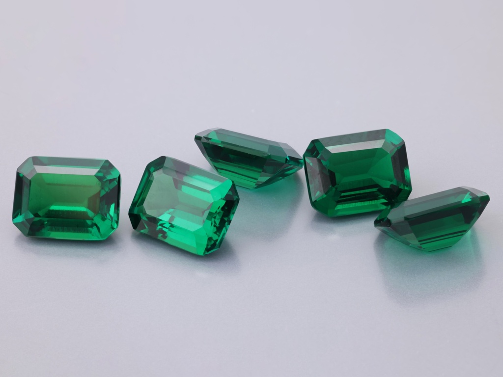 Hydrothermal/Lab Grown Emerald 9x7mm Emerald Cut