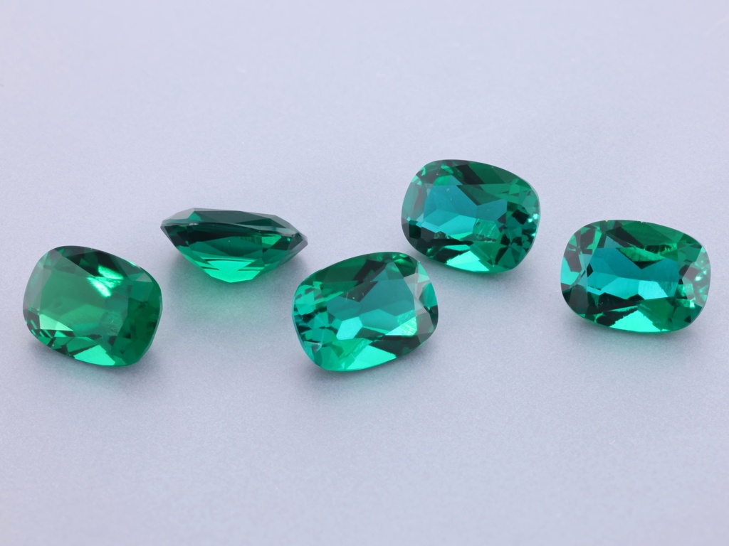 Hydrothermal/Lab Grown Emerald 8x6mm Cushion