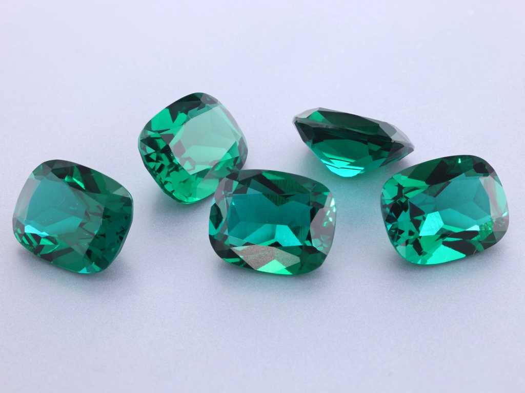 Hydrothermal/Lab Grown Emerald 10x8mm Cushion