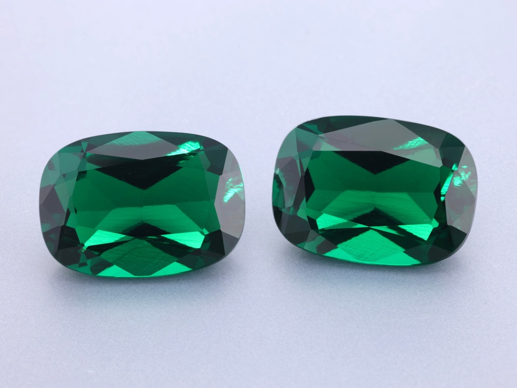 Hydrothermal/Lab Grown Emerald 14x10mm Cushion