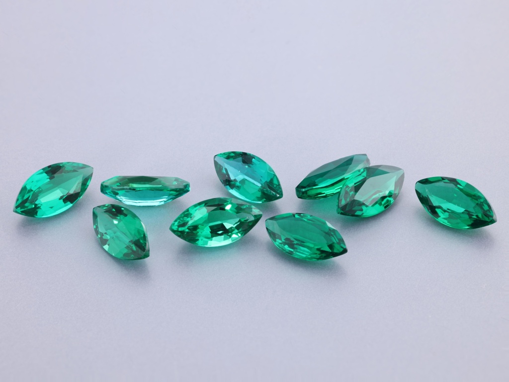 Hydrothermal/Lab Grown Emerald 8x4mm Marquise