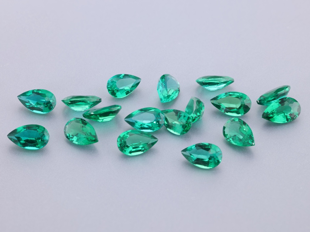 Hydrothermal/Lab Grown Emerald 5x3mm Pear Shape