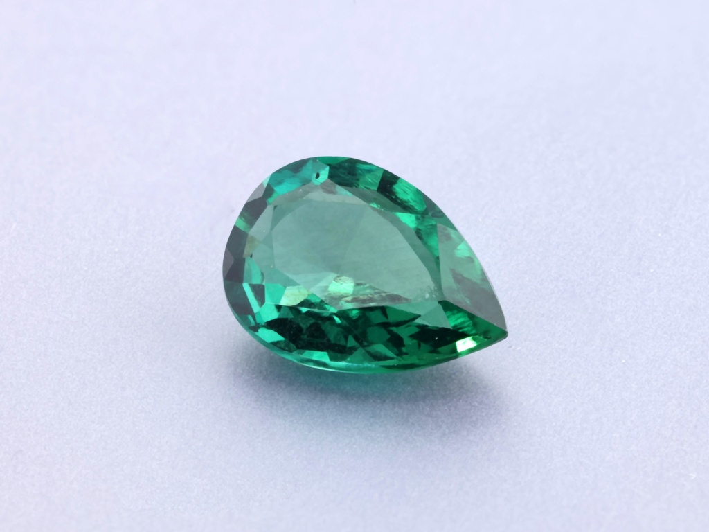 Hydrothermal/Lab Grown Emerald 7x5mm Pear Shape