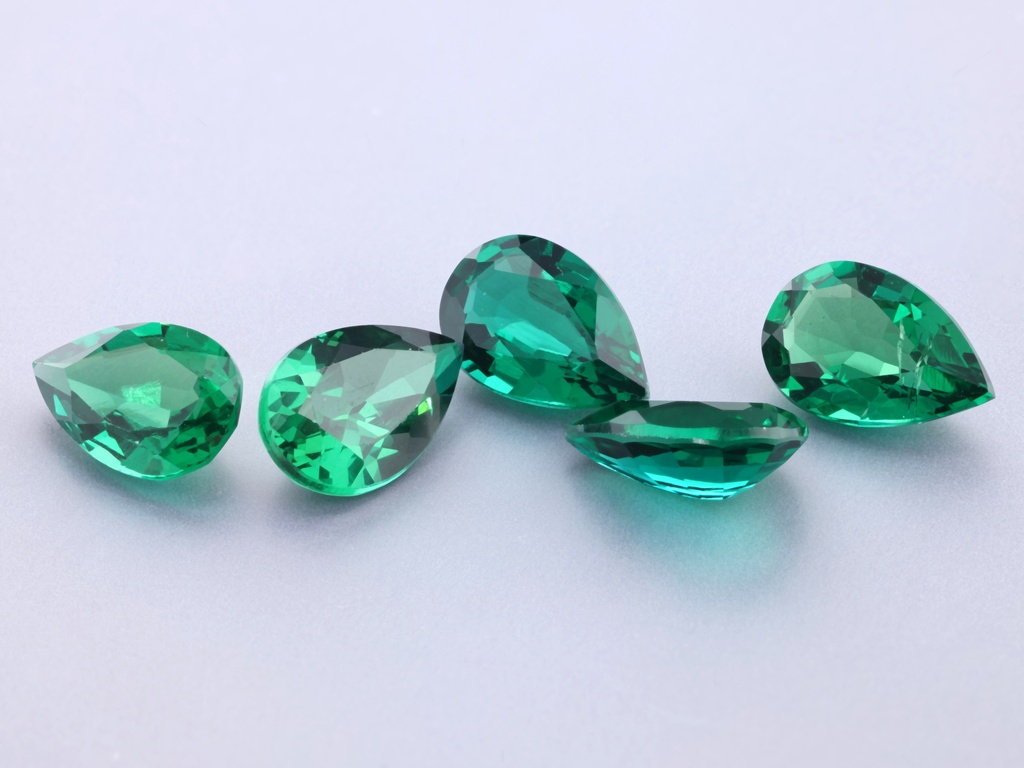 Hydrothermal/Lab Grown Emerald 9x6mm Pear Shape