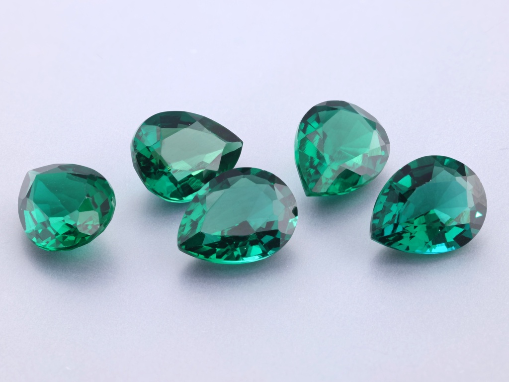 Hydrothermal/Lab Grown Emerald 9x7mm Pear Shape