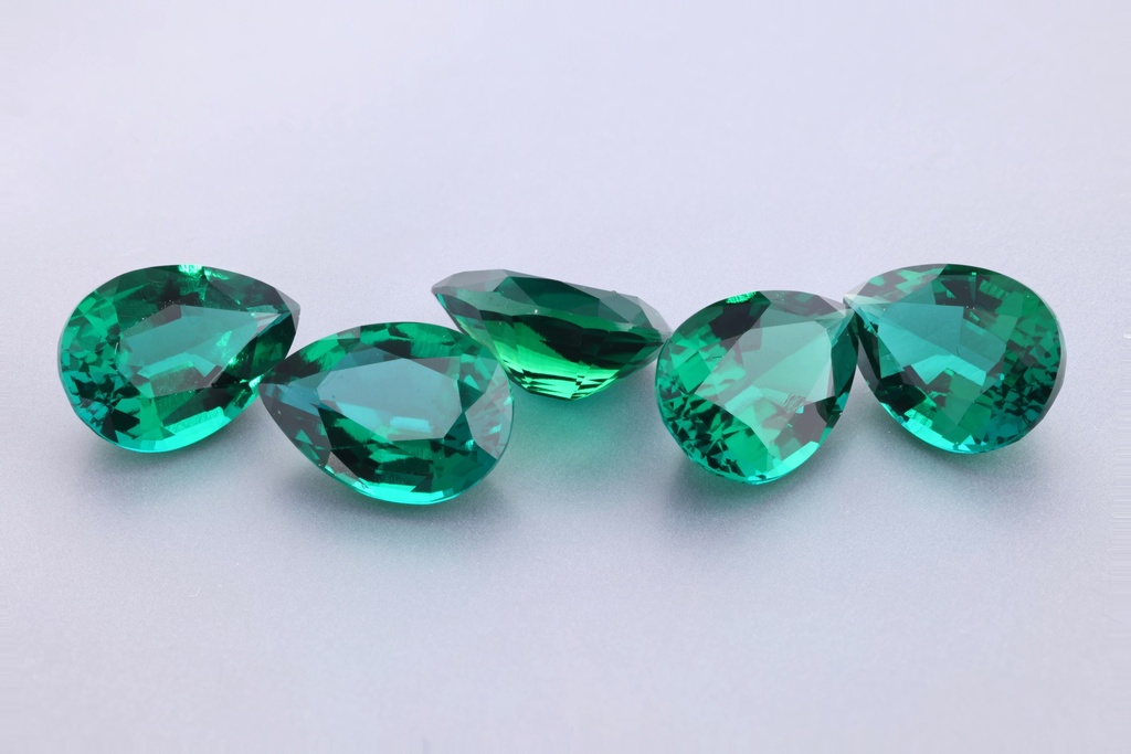Hydrothermal/Lab Grown Emerald 10x7mm Pear Shape