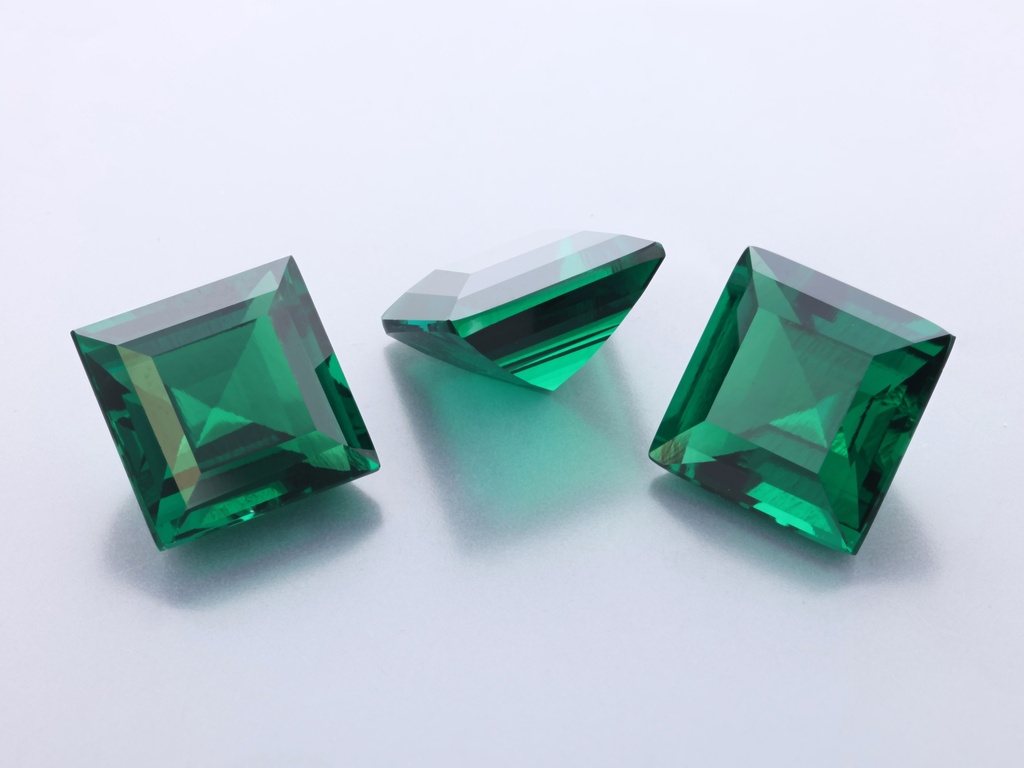 Hydrothermal/Lab Grown Emerald 10mm Carre Cut