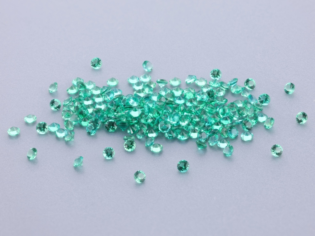 Hydrothermal/Lab Grown Emerald 1.25mm Round