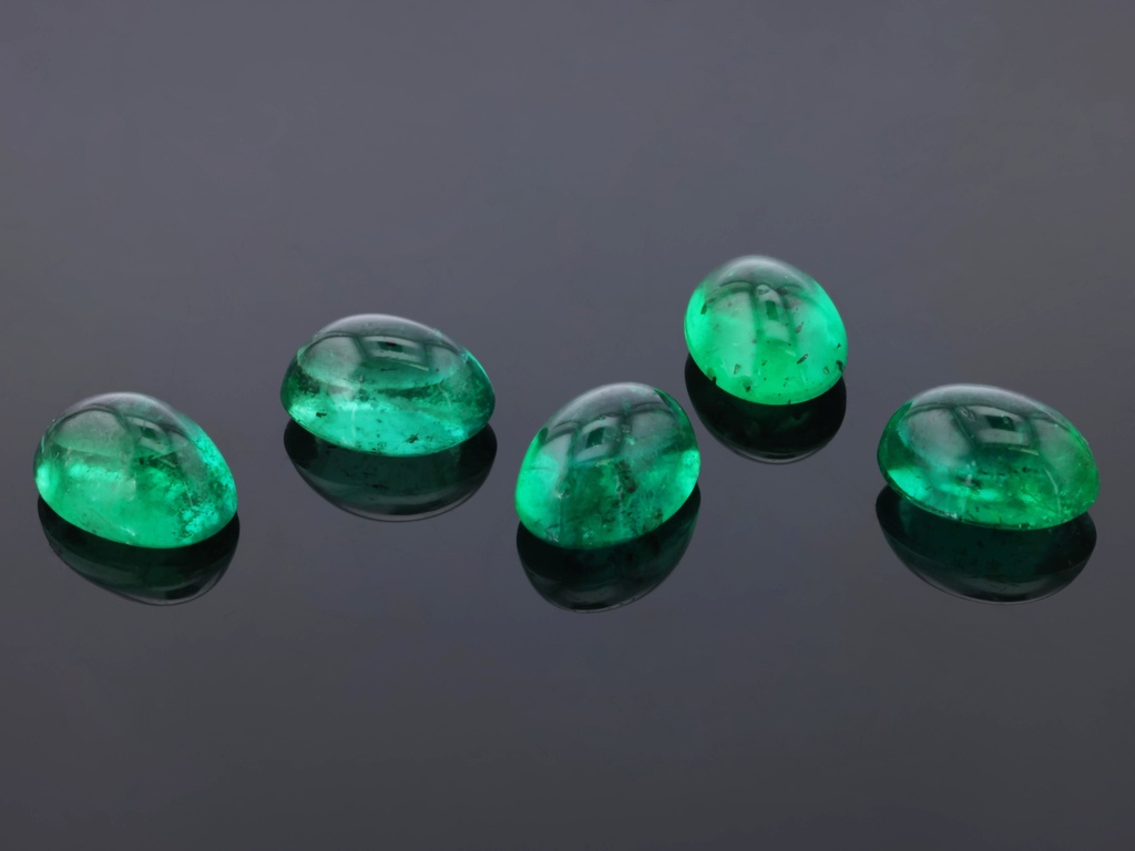 Emerald 7x5mm Oval Cabochon