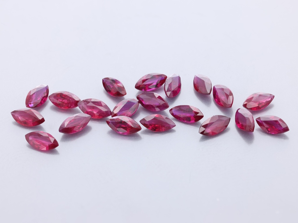 [RRMB0402A] Ruby 4x2mm Marquise Red