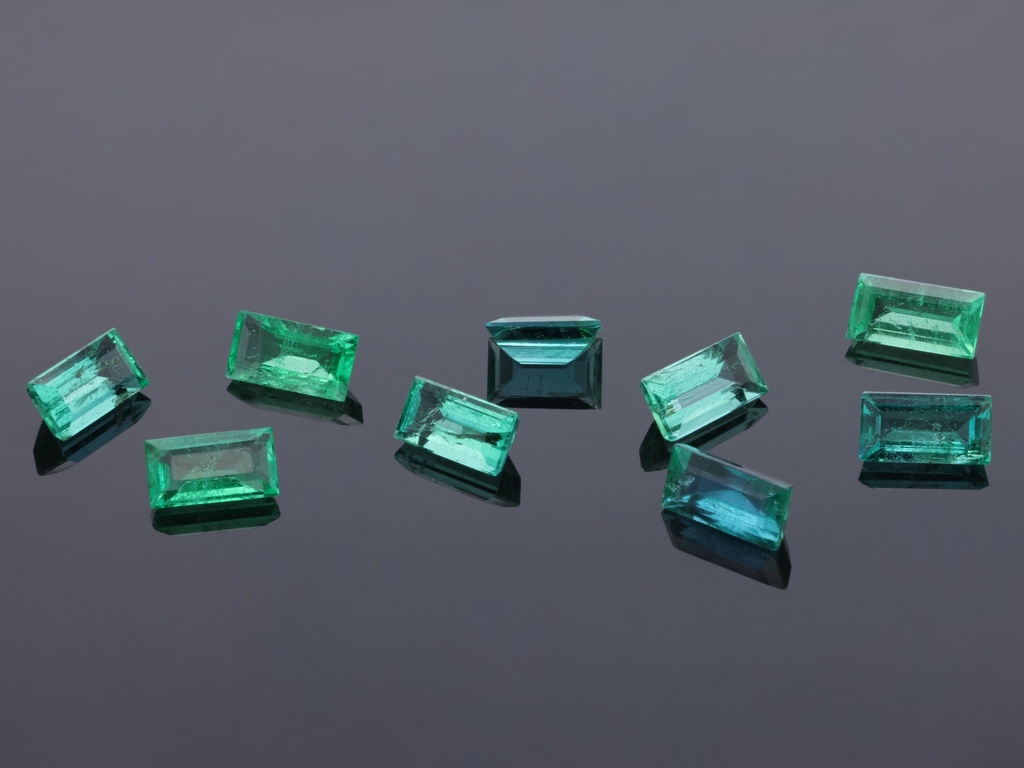 [BEBS0402P1] Emerald 4x2mm +/- Baguette
