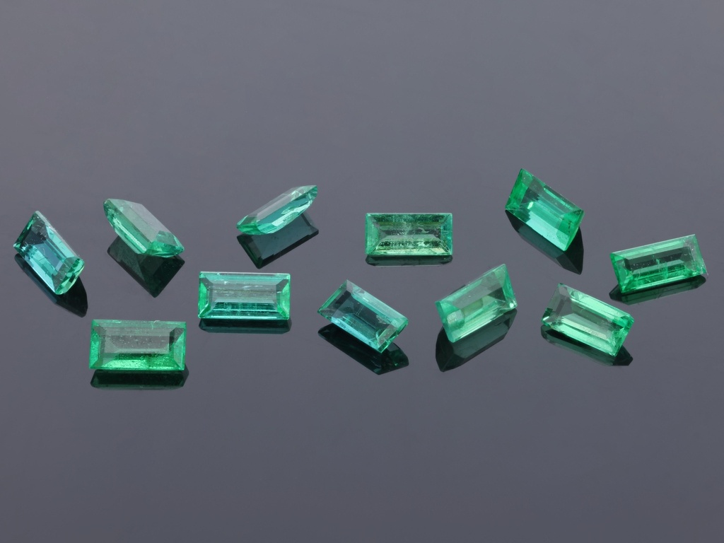 Emerald 4x2mm Baguette