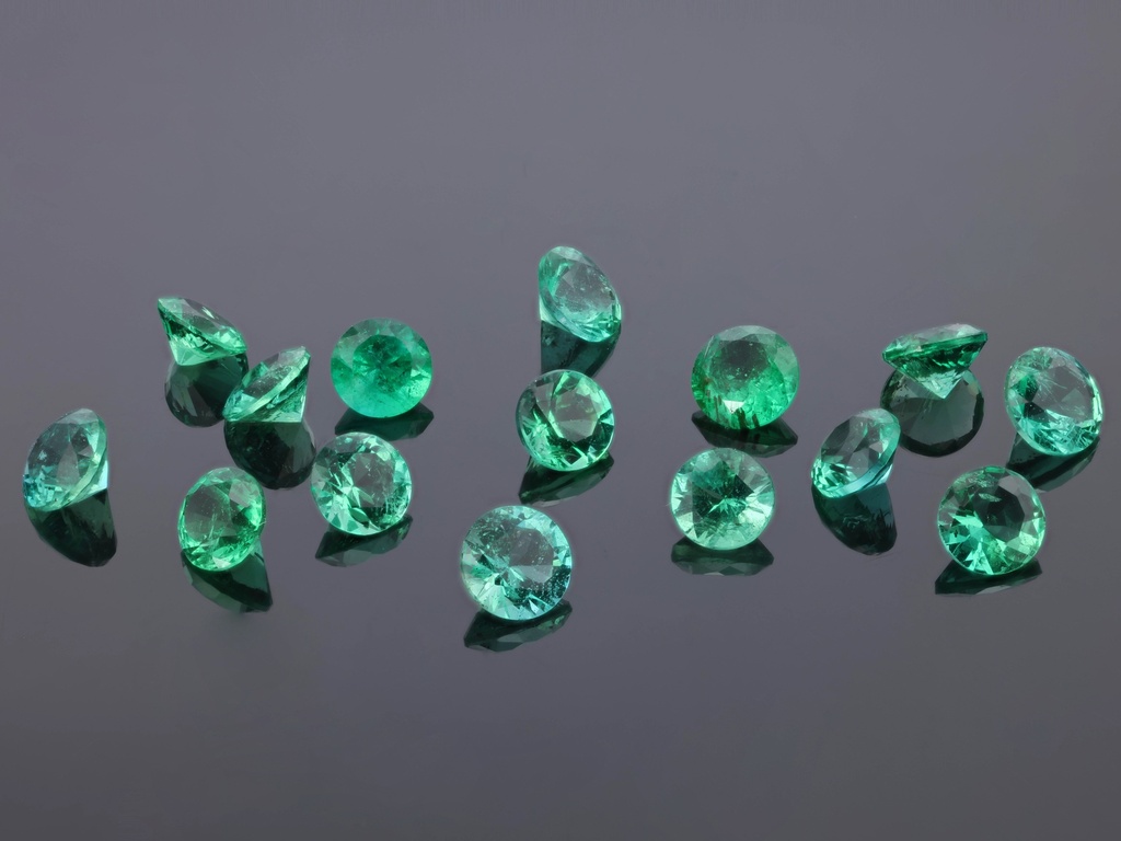 Emerald 3.00mm Round Diamond Cut