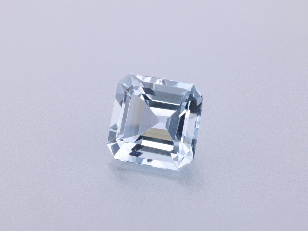 [BAOS0700X1] Aquamarine 6.85mm Square Emerald Cut Light