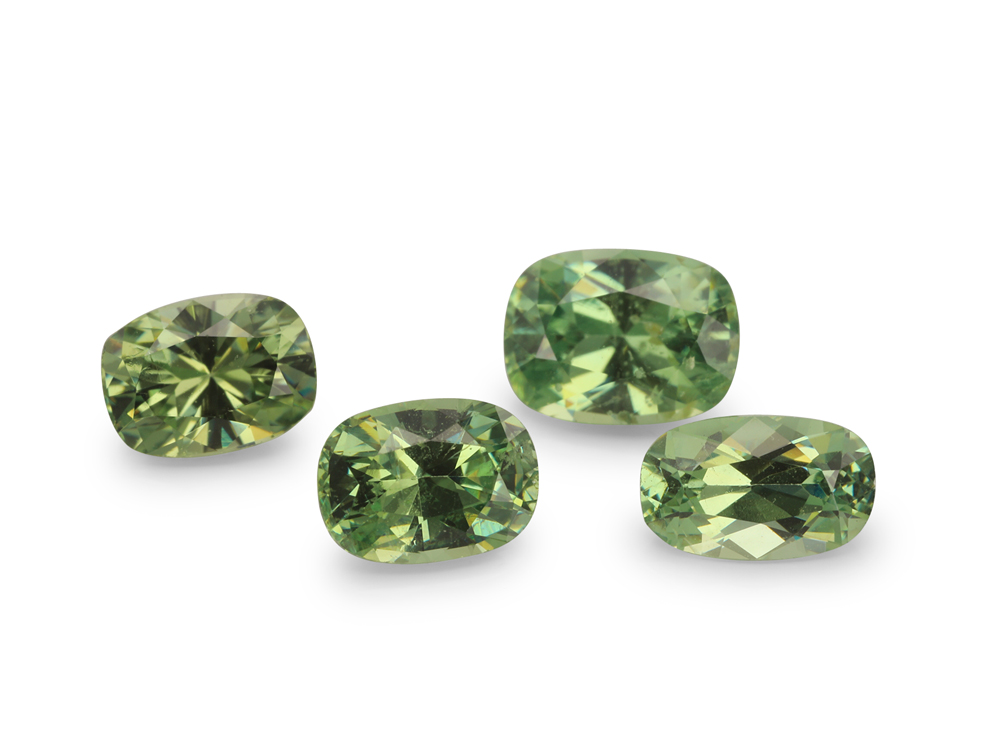 [GDAB0403P2] Demantoid Garnet 4x3mm+/- Cushion