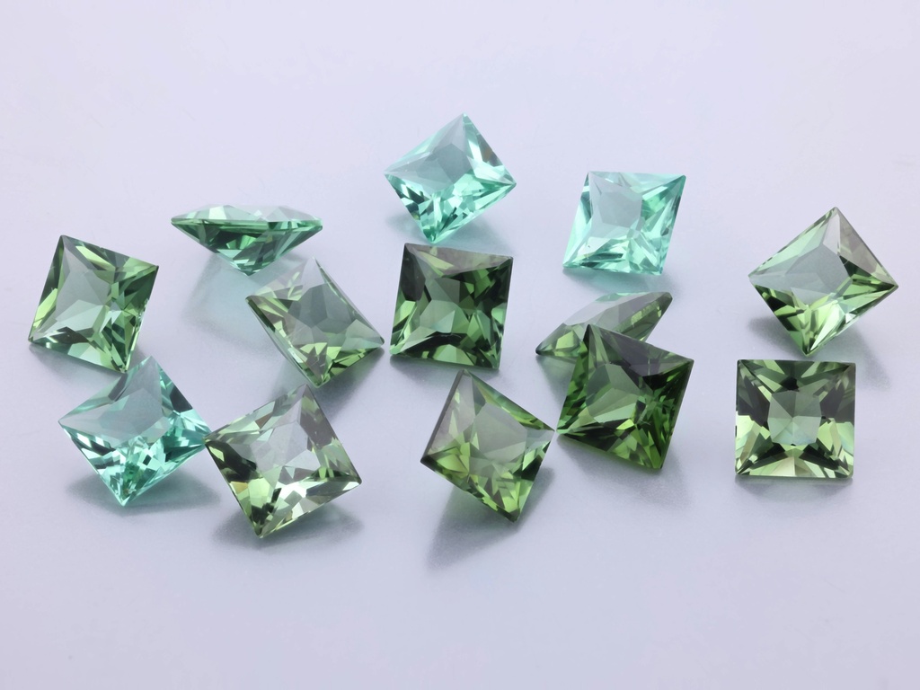 [UMQP0500] Blue Green Tourmaline 5.00mm Princess Cut Light