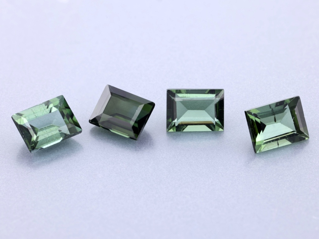 [UGBS0403A] Green Tourmaline 4x3mm Baguette