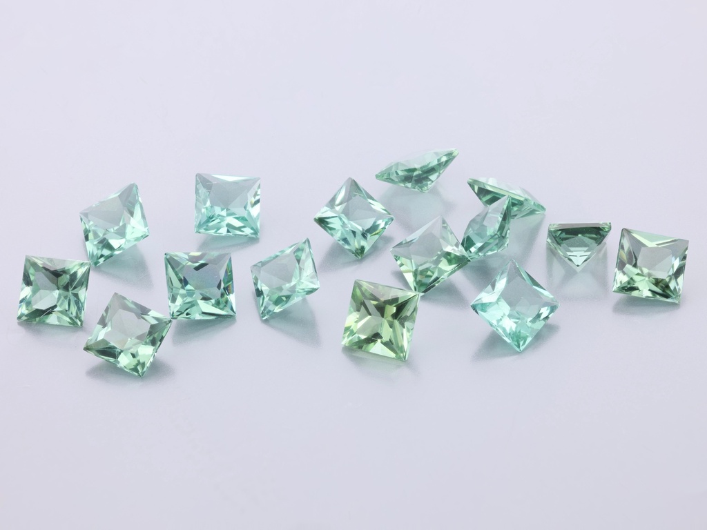 [UGQP0400A] Blue Green Tourmaline 4.00mm Princess Cut Light