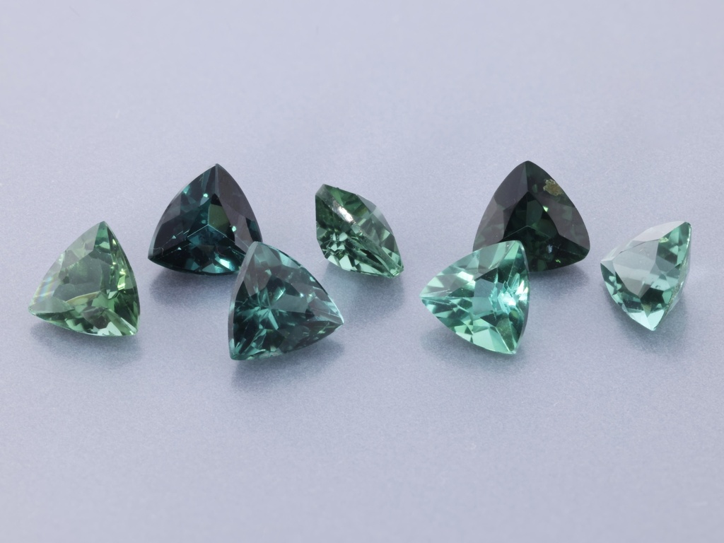 [UGTB0400C] Blue Tourmaline 4.00mm +/- Trilliant