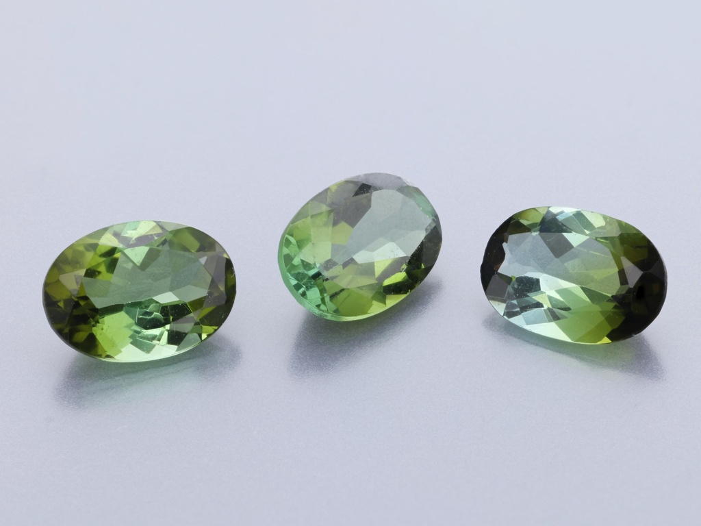 [UGVB0705A] Green Tourmaline 7x5mm Oval