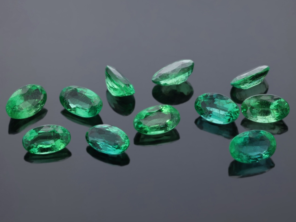 [BEVB0503B] Emerald 5x3mm Oval