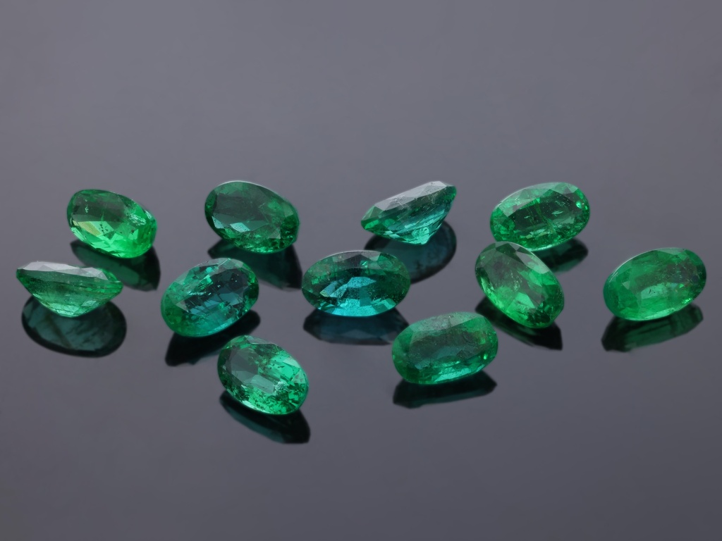 [BEVB0503C] Emerald 5x3mm Oval