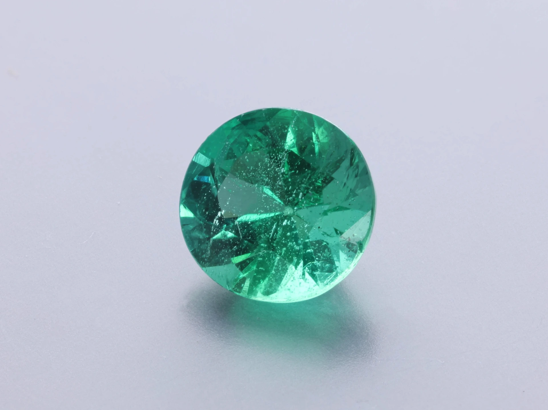 [BERB0575X1] Emerald 5.70mm Round