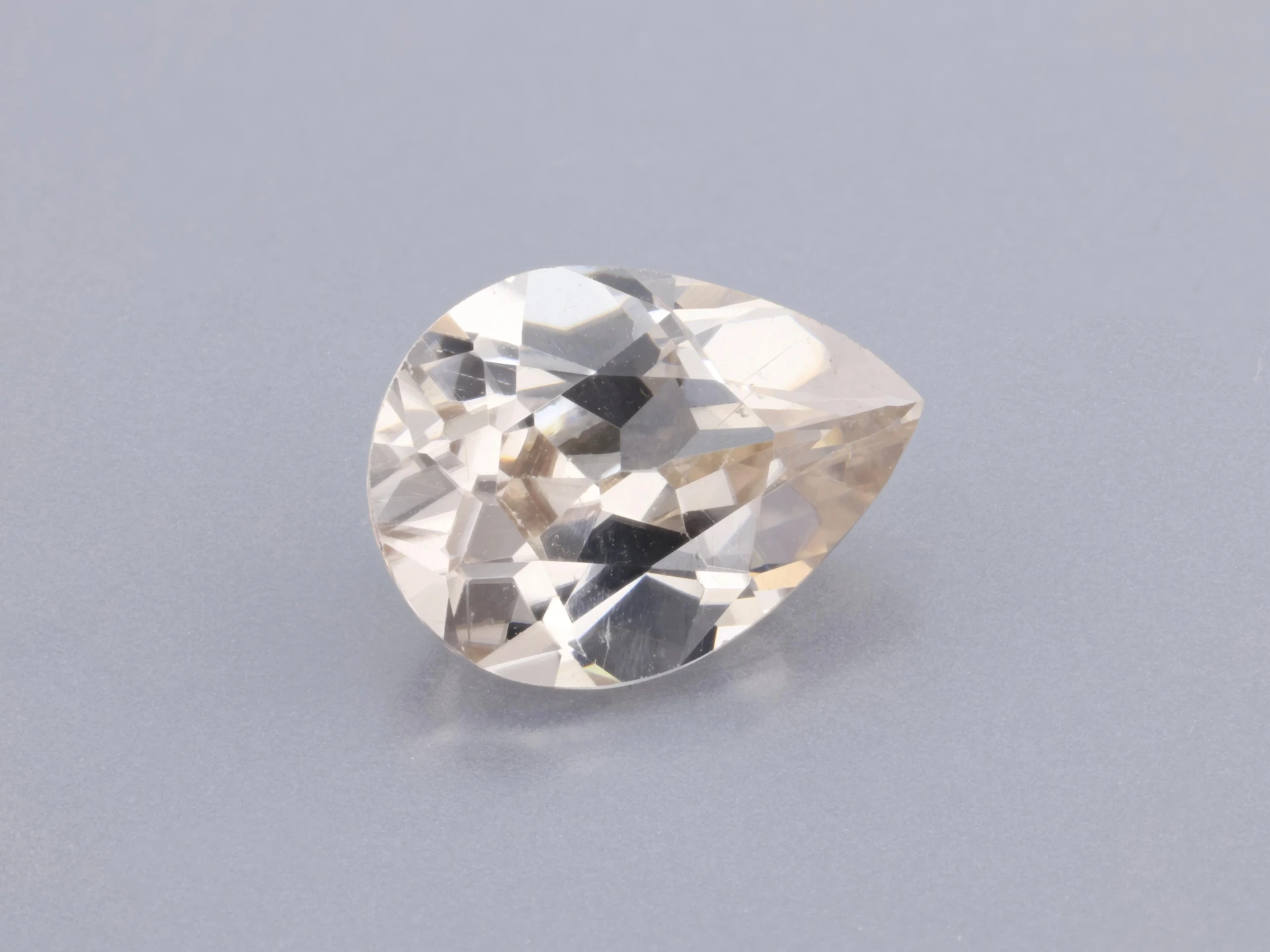 [WZPB0806X2] Zircon 8.1x6.15mm Pear Shape Champagne