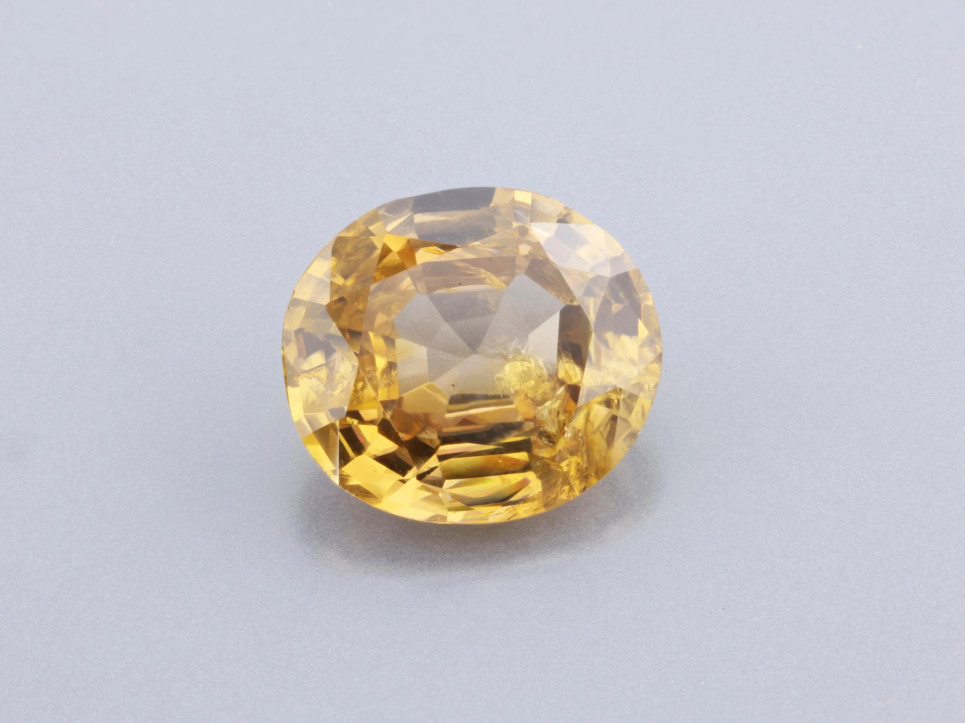 [WZVB1009X1] Zircon 10x9mm Oval Champagne