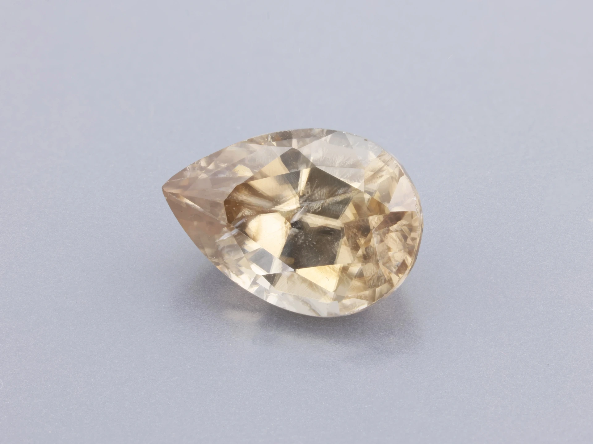 [WZPB0907X2] Zircon 9.4x6.6mm Pear Shape Champagne