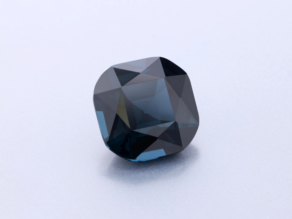 [LBAB0800X1] Spinel 8.2x8.1mm Cushion Blue