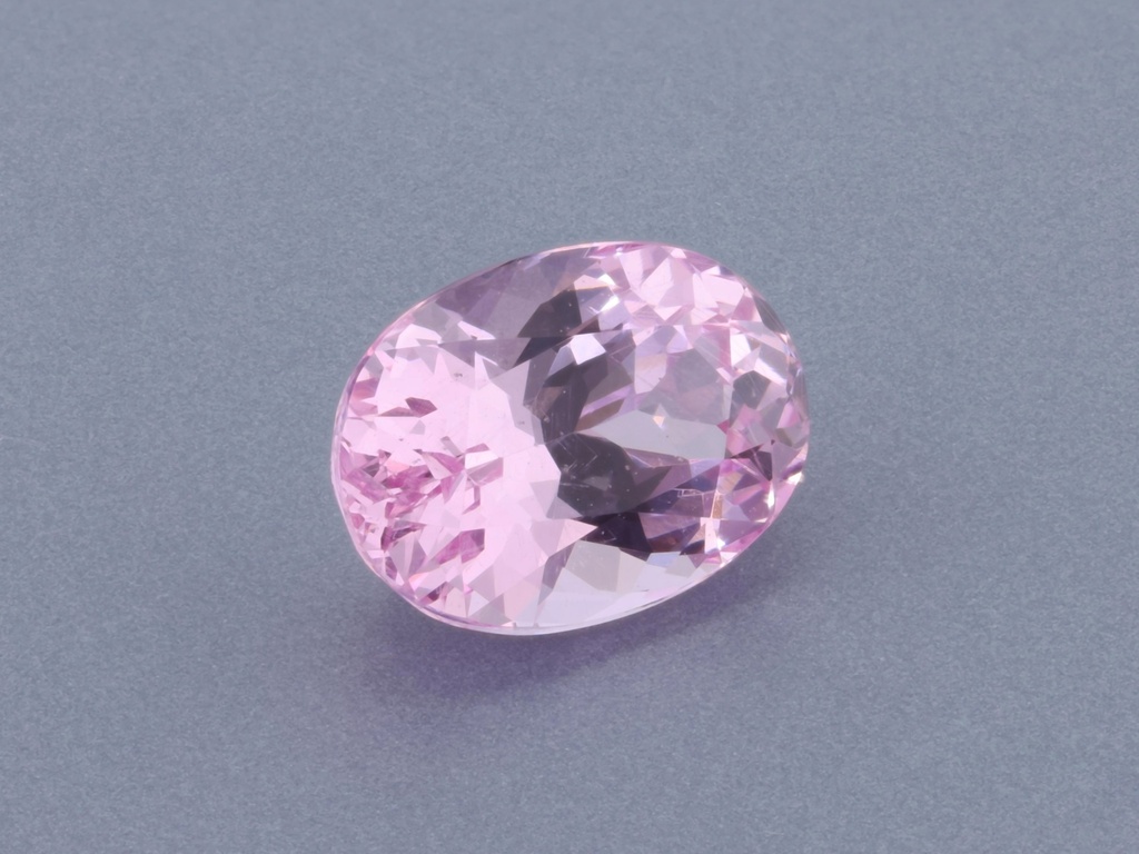 [LPVB0705X1] Spinel 6.7x4.8mm Oval Light Pink