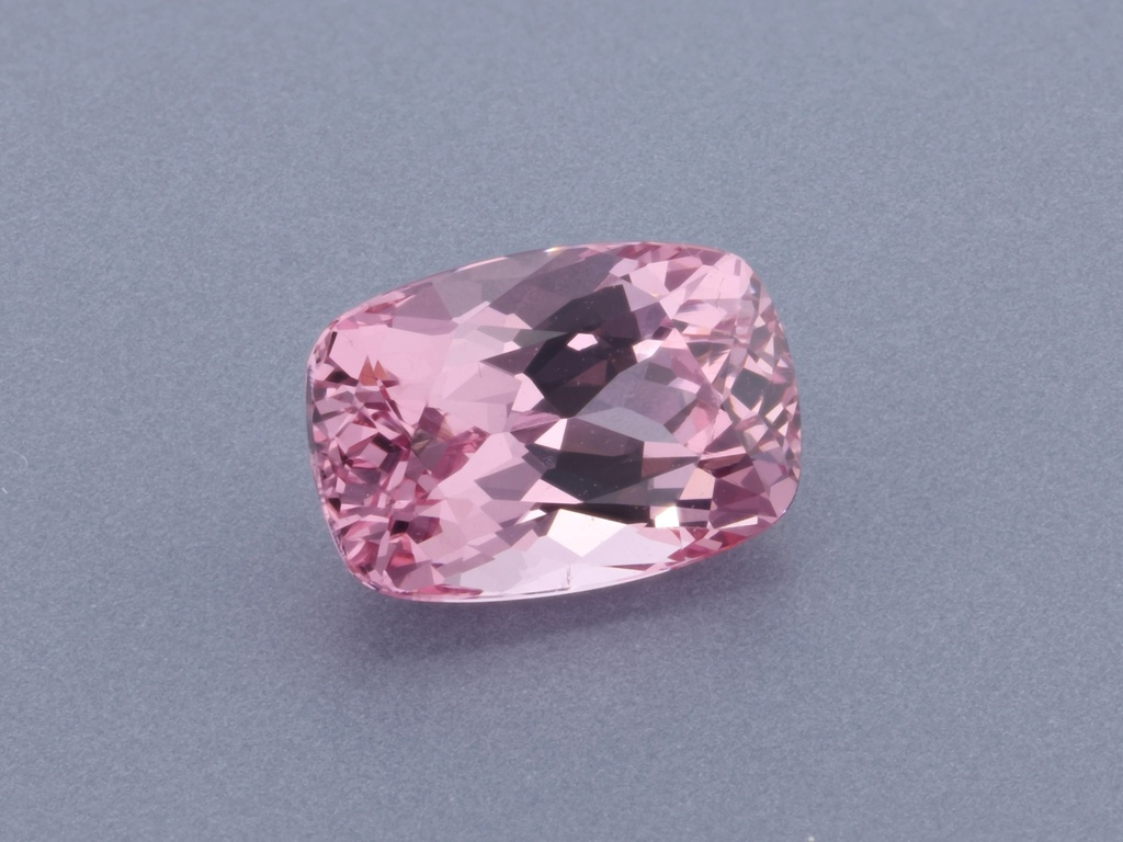[LPAB0705X1] Spinel 6.9x4.7mm Cushion Pink