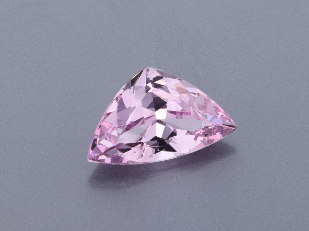 [LPTB0805X1] Spinel 8.3x5.1mm Trilliant Light Pink