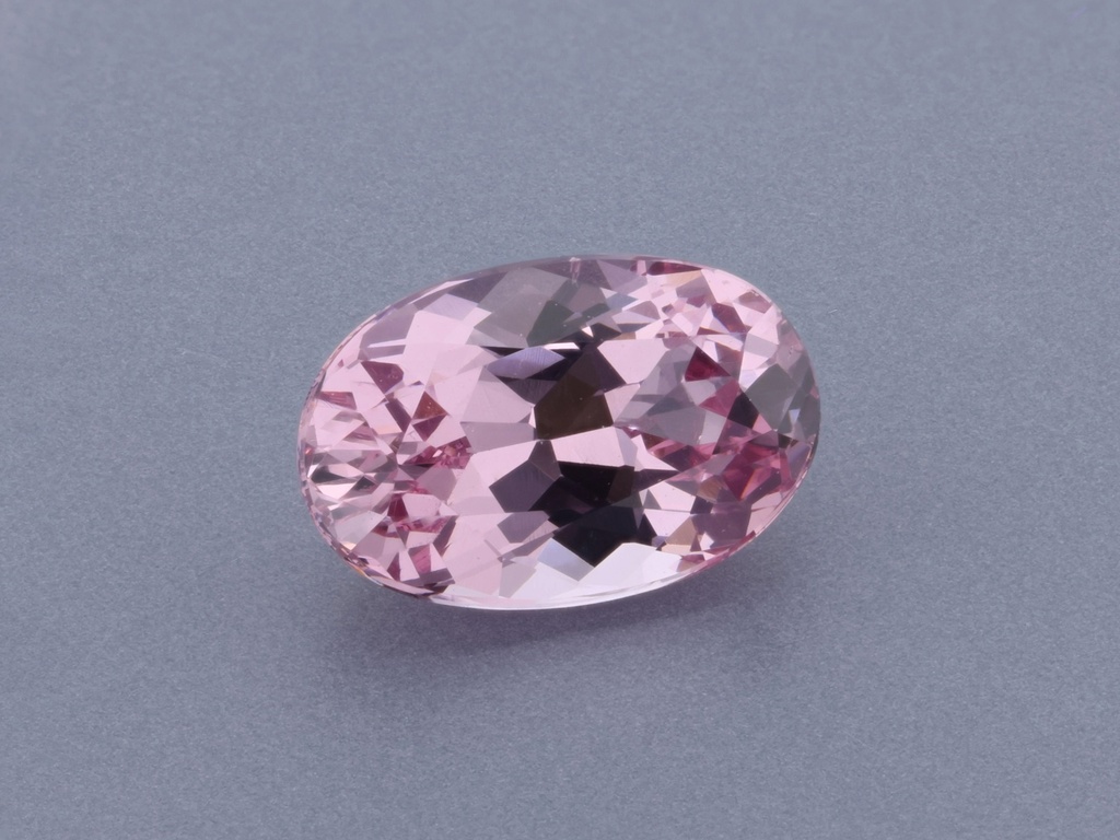 [LPVB0705X2] Spinel 6.9x4.5mm Oval Light Pink