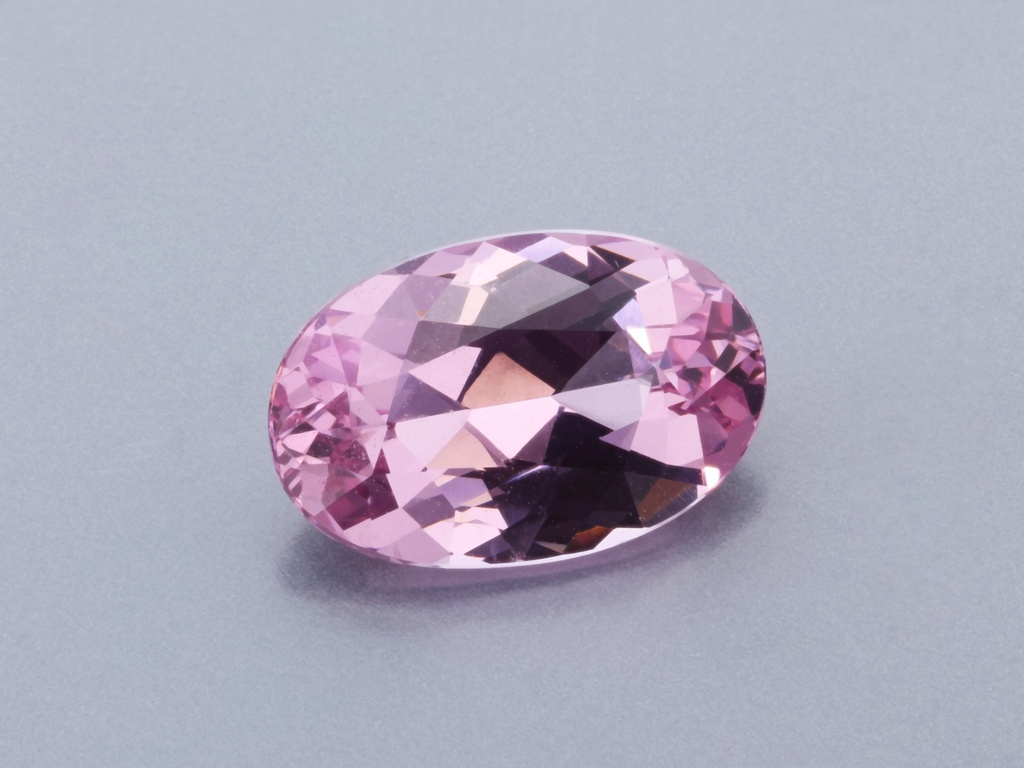 [LPVB0805X3] Spinel 7.9x5.2mm Oval Light Pink