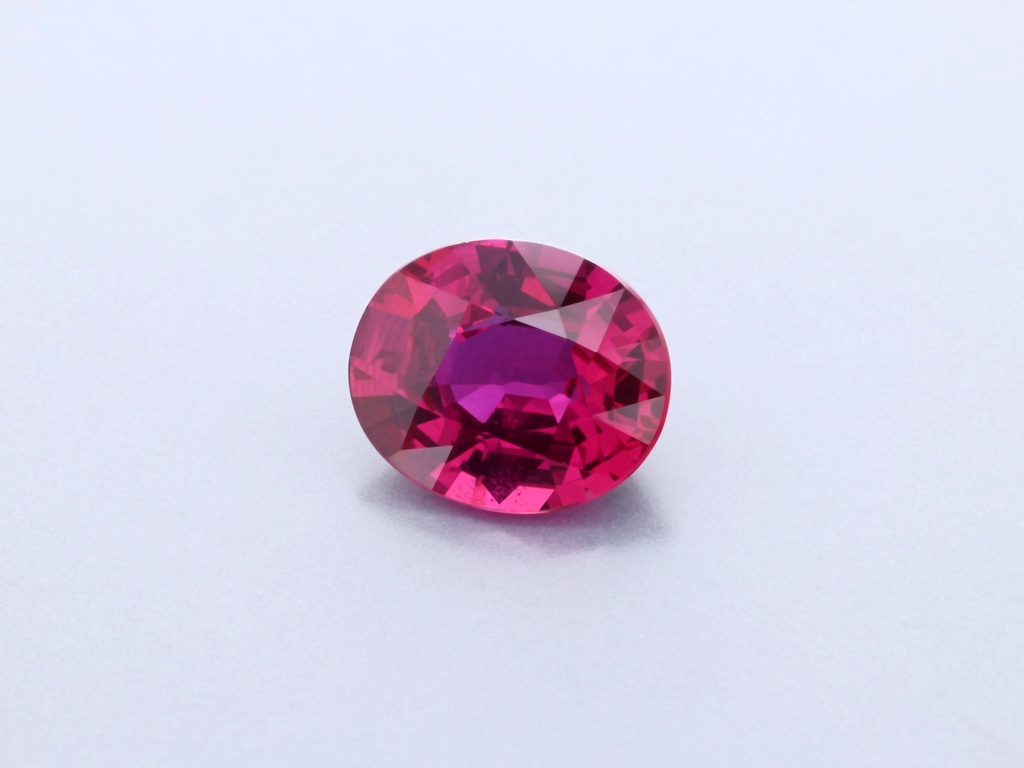 [RRVB0706X4] Mozambique Ruby 6.93 x 5.82 x 3.26mm Oval