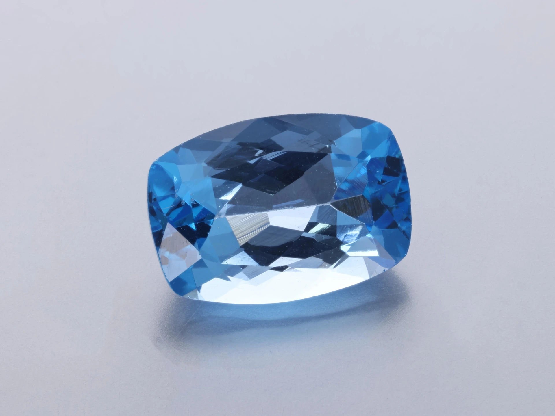 [TMAB1108P1] Medium Blue Topaz 11x8mm Cushion