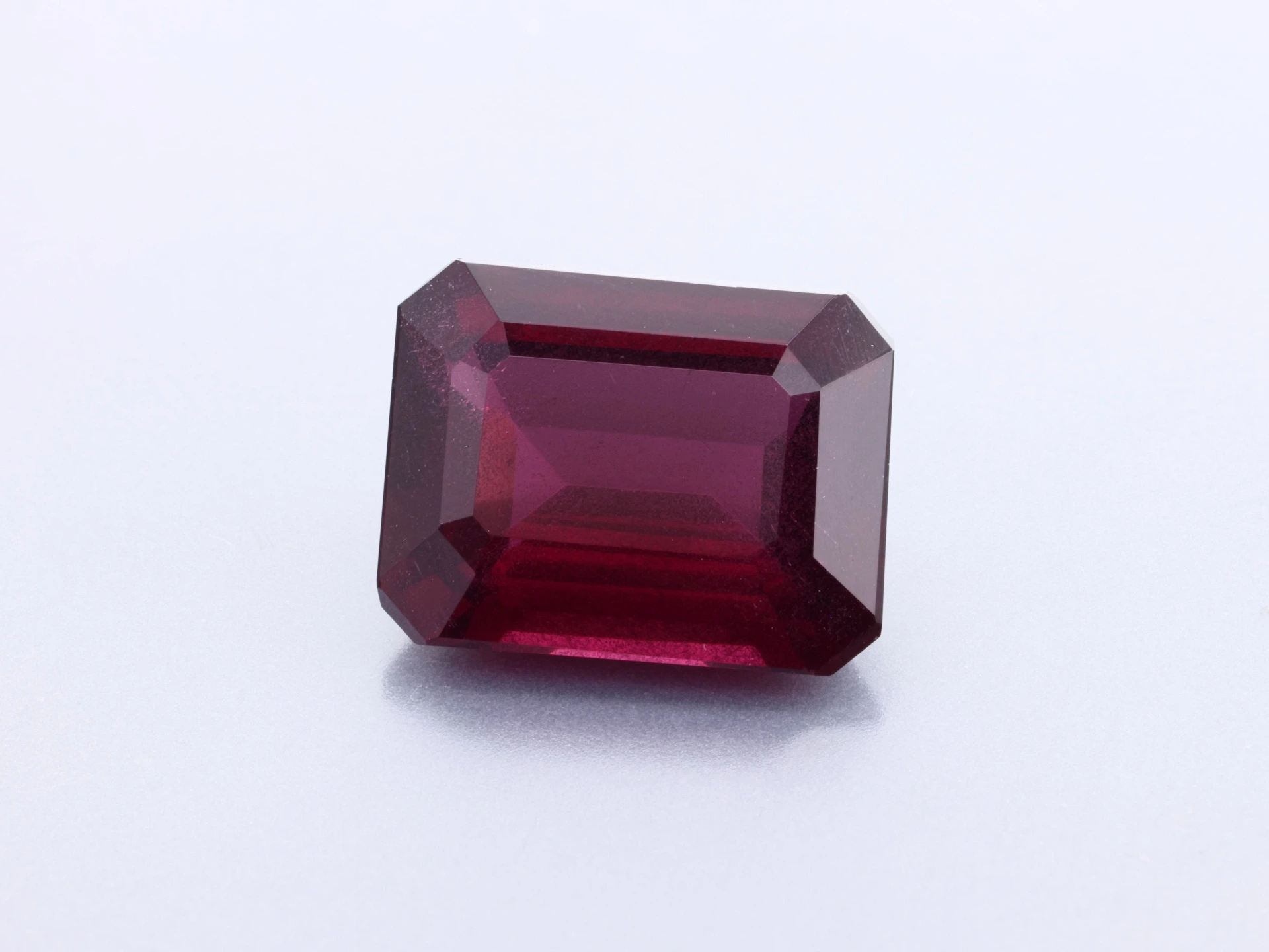 [GROS0806X1] Rhodolite Garnet 8.2x7.1mm Emerald Cut