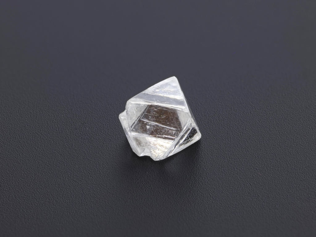 [DMFX0575X1] Diamond Octahedron Crystal 5.75mm +/-