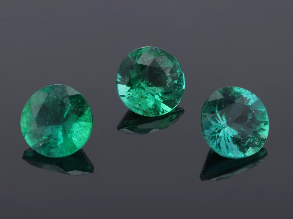 [BERB0425] Emerald 4.25mm Round Diamond Cut