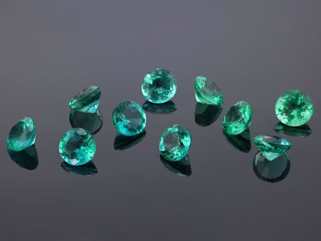 [BERB0375] Emerald 3.75mm Round Diamond Cut Mid Green