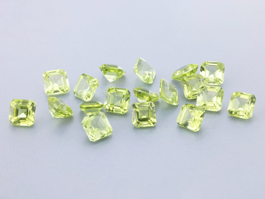 [PROS0400] Peridot 4.00mm Square Emerald Cut