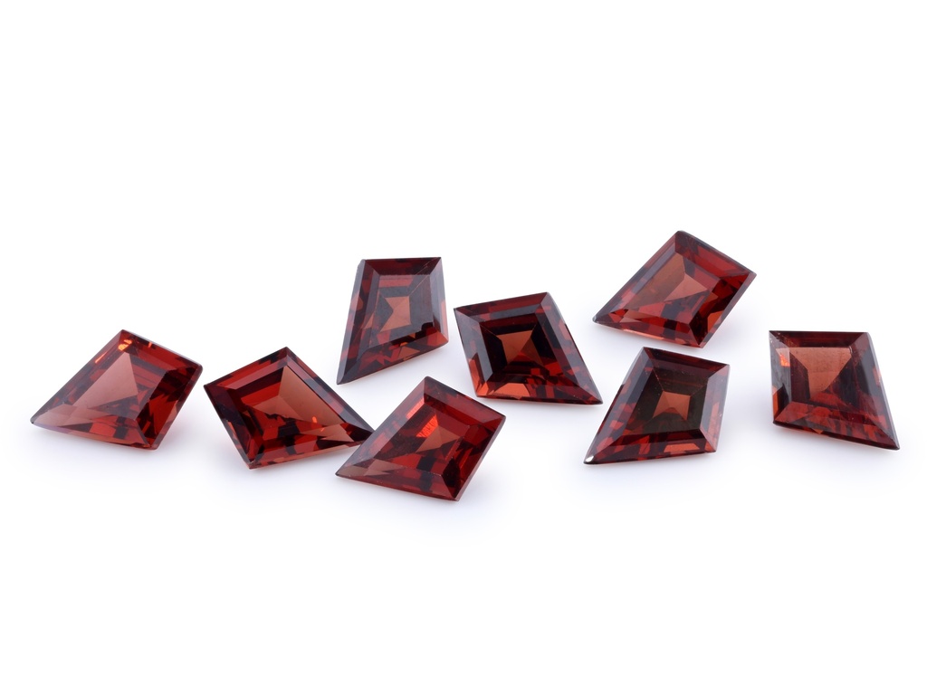 [GAKS0705] Almandine Garnet 7x5mm Kite Shape