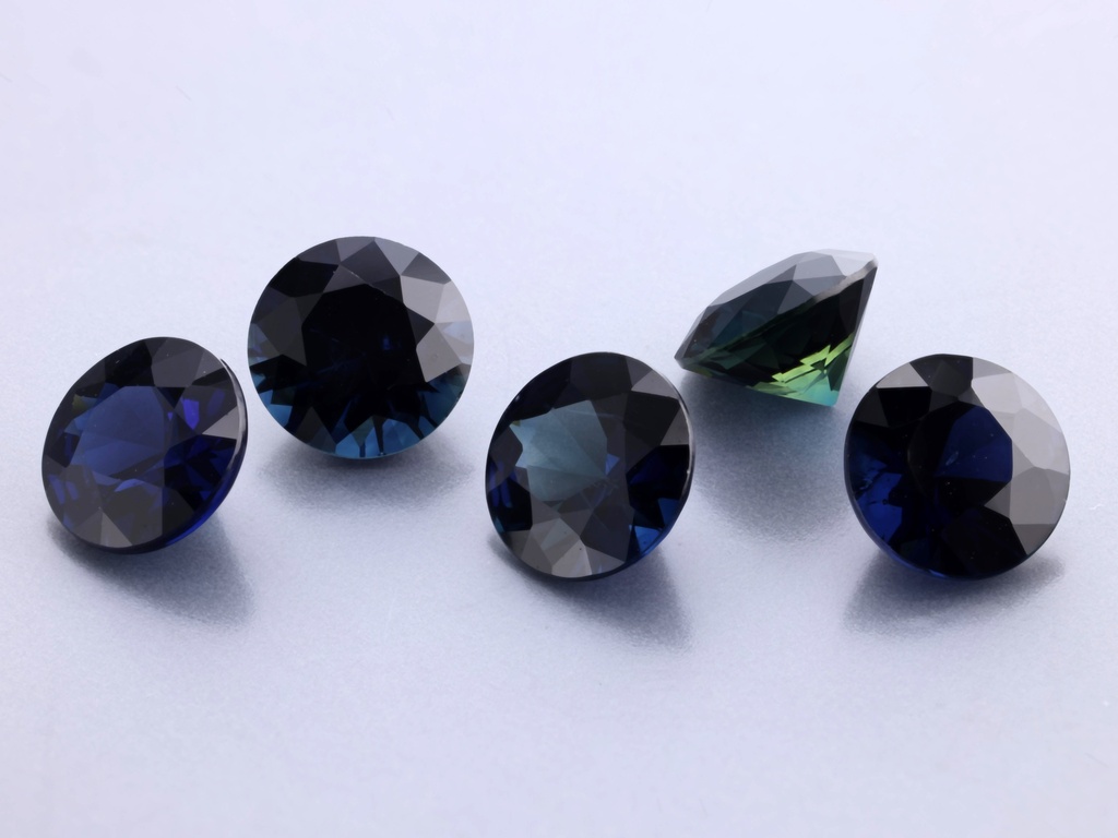 [SARB0500B] Australian Sapphire 5.00mm Round Diamond Cut Dark Blue