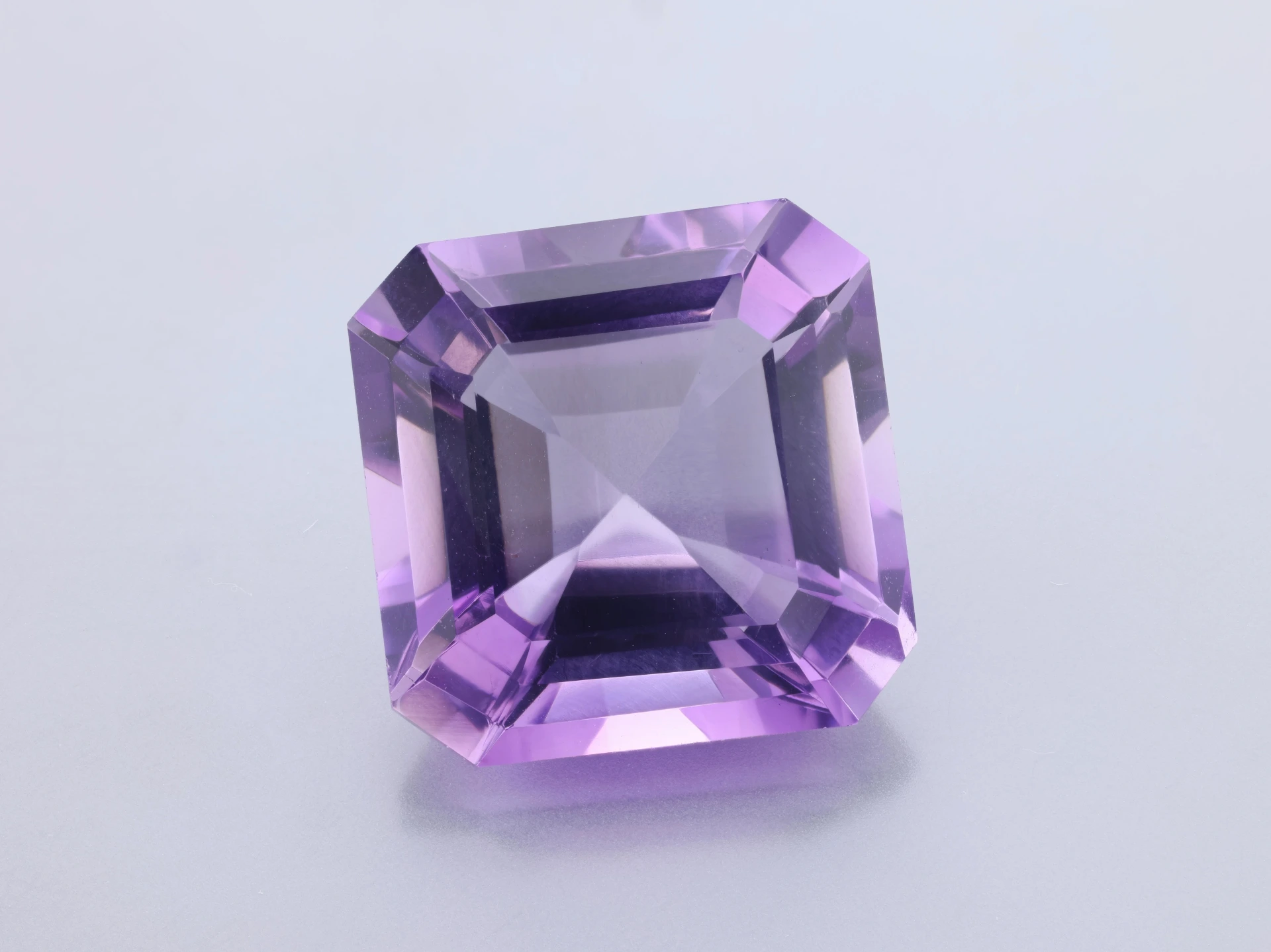 [QAOS1500F] Amethyst 15.00mm Square Emerald Cut Light