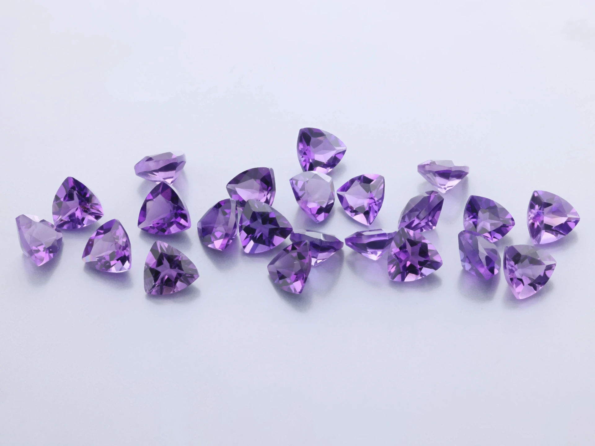 [QATB0500D] Amethyst 5.00mm Trilliant Dark