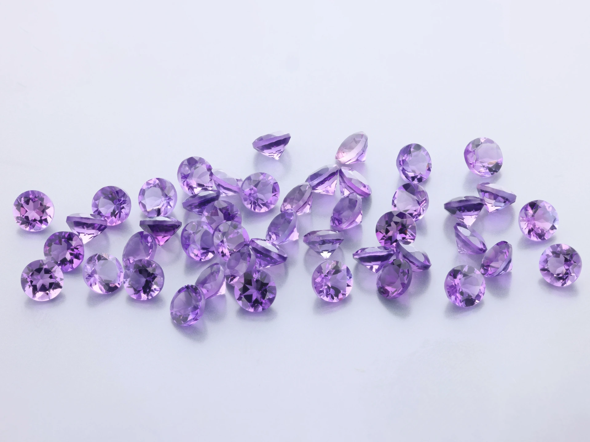 [QARB0400D] Amethyst 4.00mm Round Dark
