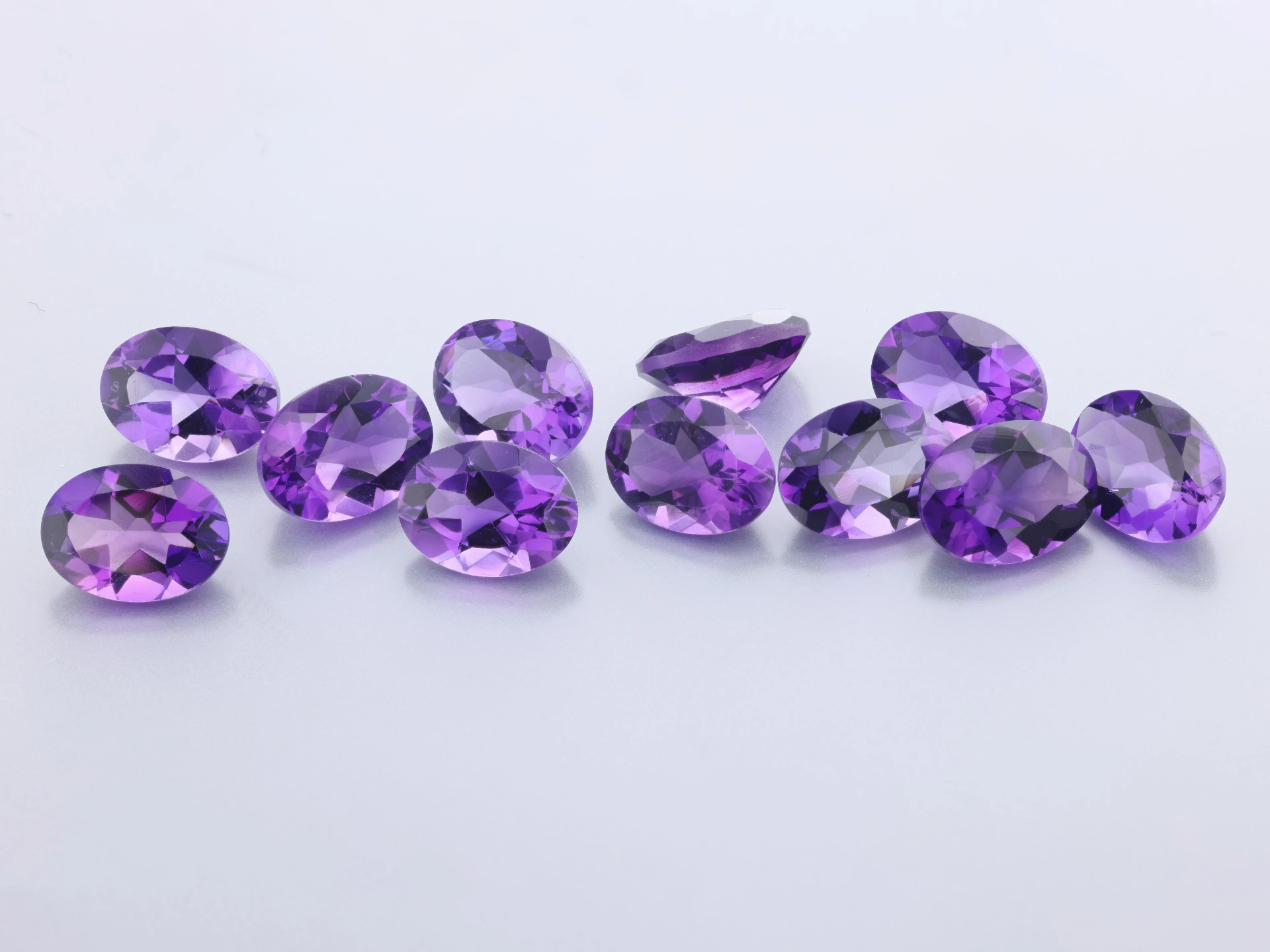 [QAVB0806D] Amethyst 8x6mm Oval Dark