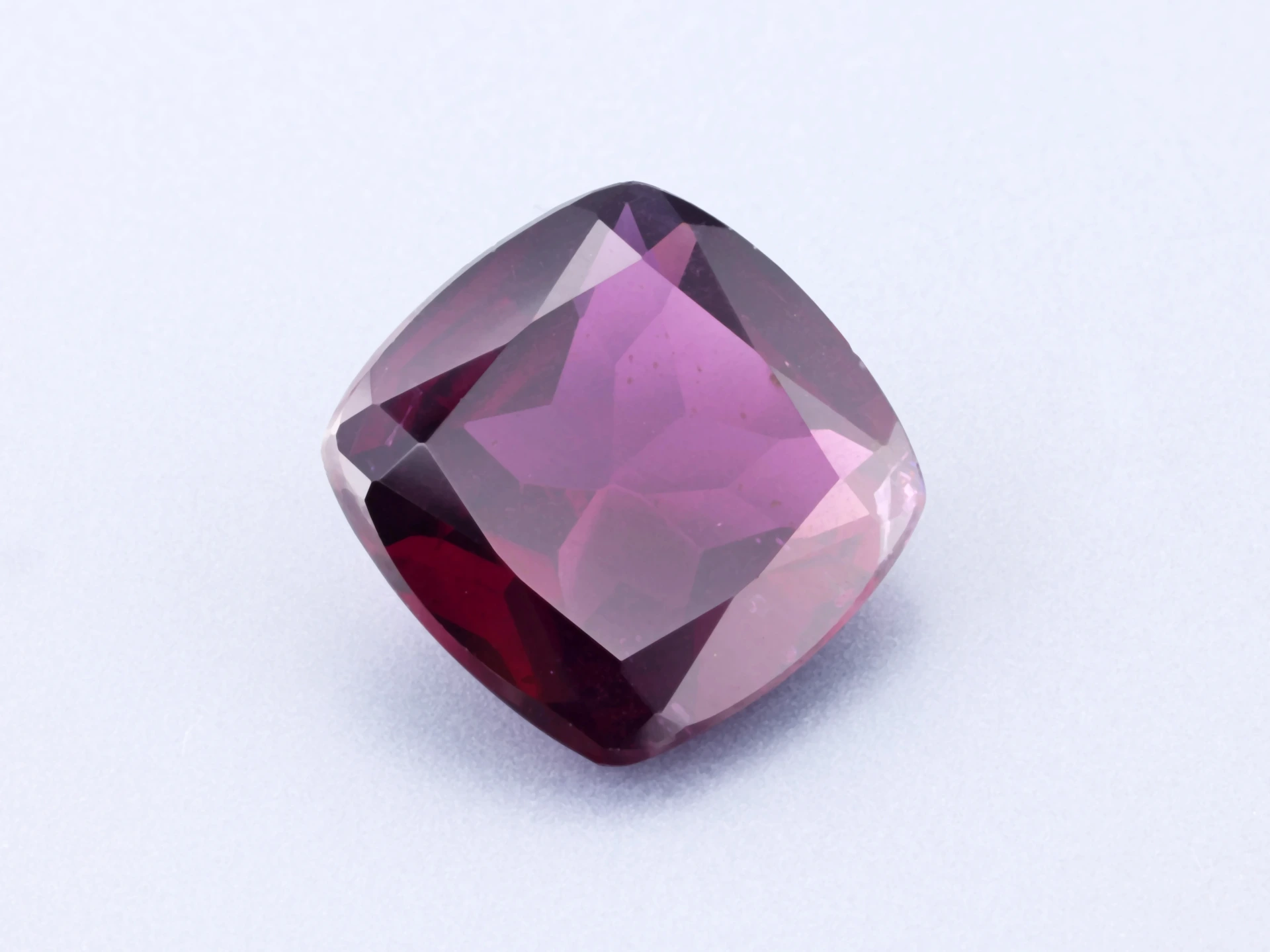 [GRAB0900X14] Rhodolite Garnet 9.00mm Square Cushion